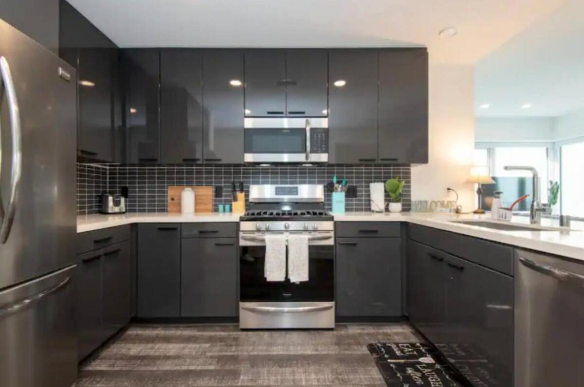 Apartment Snazzy 3 Bedroom High Rise With Pool, Hot Tub And Rooftop Deck Los Angeles