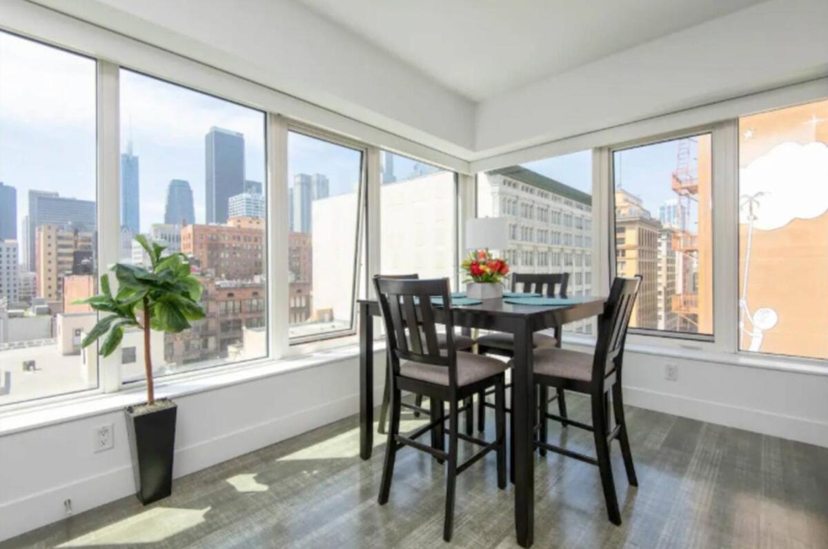 Snazzy 3 Bedroom High Rise With Pool, Hot Tub And Rooftop Deck Los Angeles