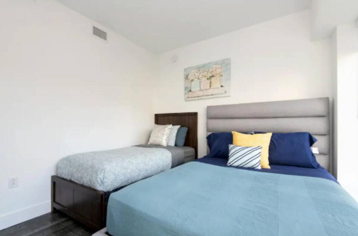 Apartment Snazzy 3 Bedroom High Rise With Pool, Hot Tub And Rooftop Deck Los Angeles