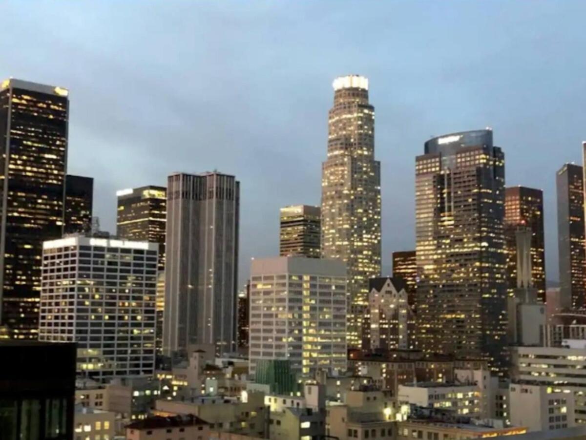 Snazzy 3 Bedroom High Rise With Pool, Hot Tub And Rooftop Deck * Los Angeles