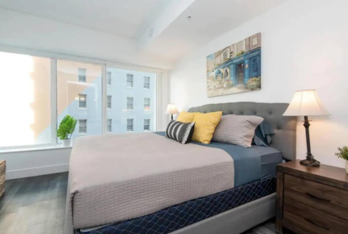 Apartment Snazzy 3 Bedroom High Rise With Pool, Hot Tub And Rooftop Deck