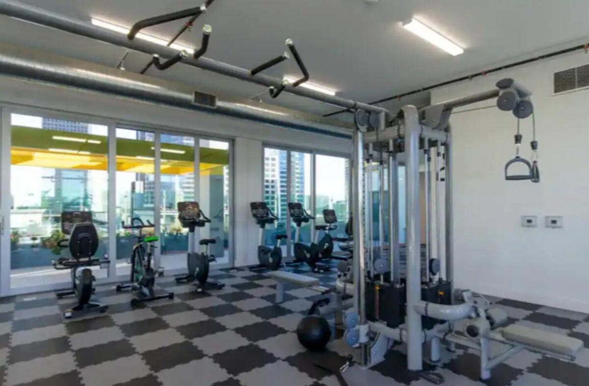 Apartment Snazzy 3 Bedroom High Rise With Pool, Hot Tub And Rooftop Deck