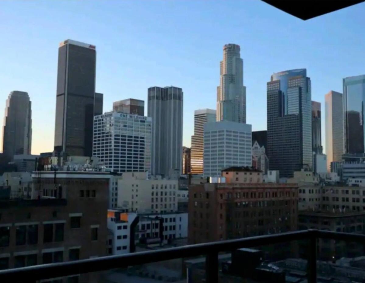 Snazzy 3 Bedroom High Rise With Pool, Hot Tub And Rooftop Deck * Los Angeles