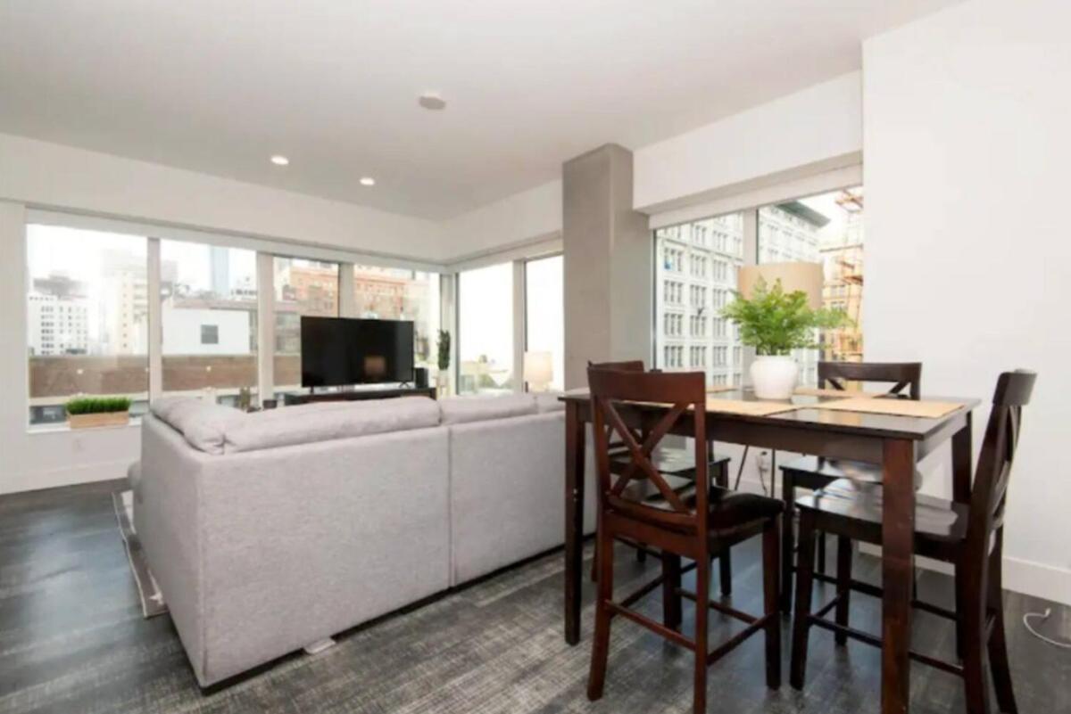 Apartment Snazzy 3 Bedroom High Rise With Pool, Hot Tub And Rooftop Deck