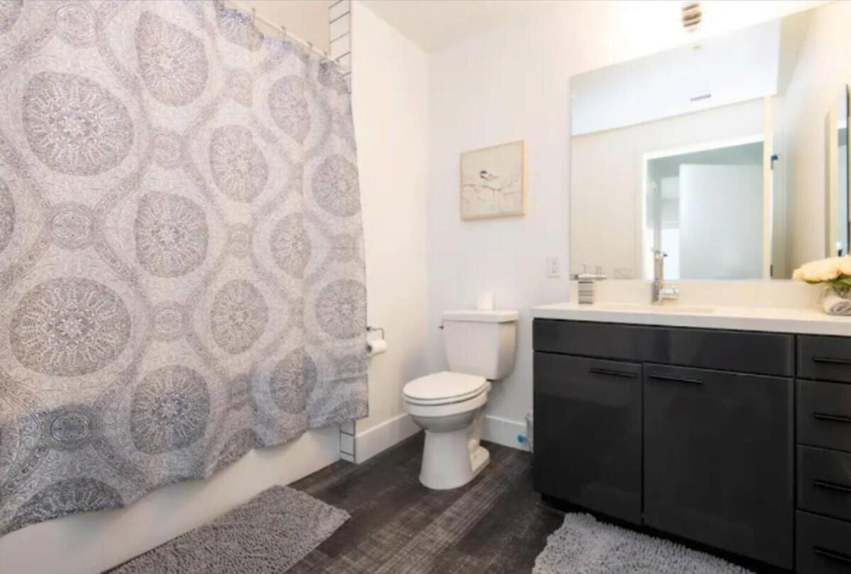 Apartment Snazzy 3 Bedroom High Rise With Pool, Hot Tub And Rooftop Deck Los Angeles