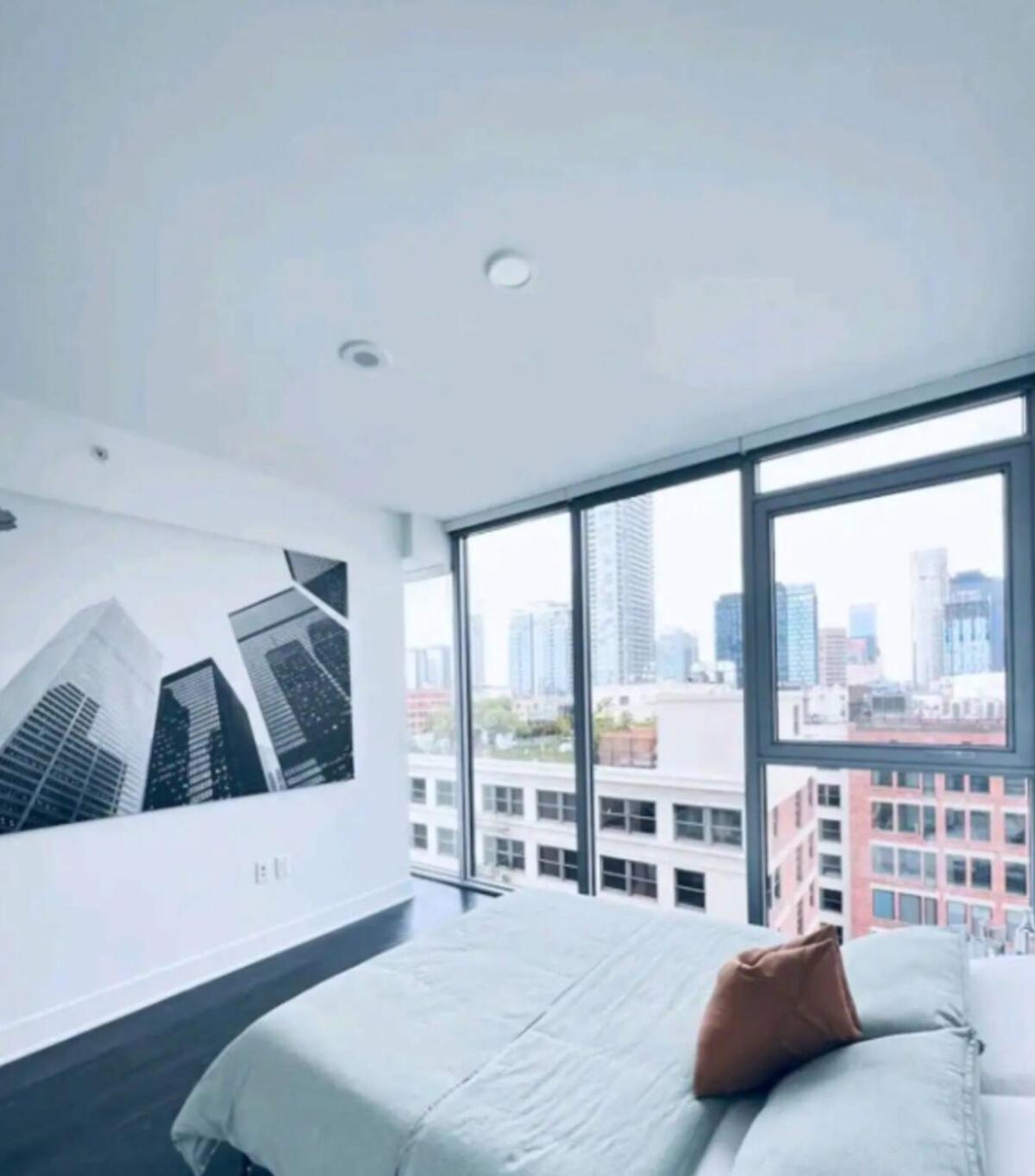 Apartment Snazzy 3 Bedroom High Rise With Pool, Hot Tub And Rooftop Deck